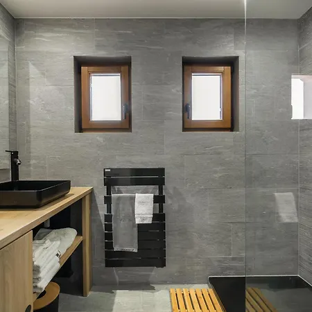 - Renove Proche Pistes Avec Balcon Et Parking - Fr-1-623-92 Apartment